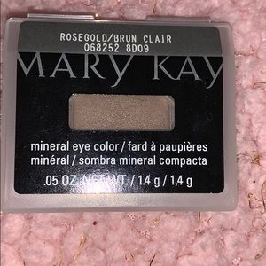 Gold eyeshadow